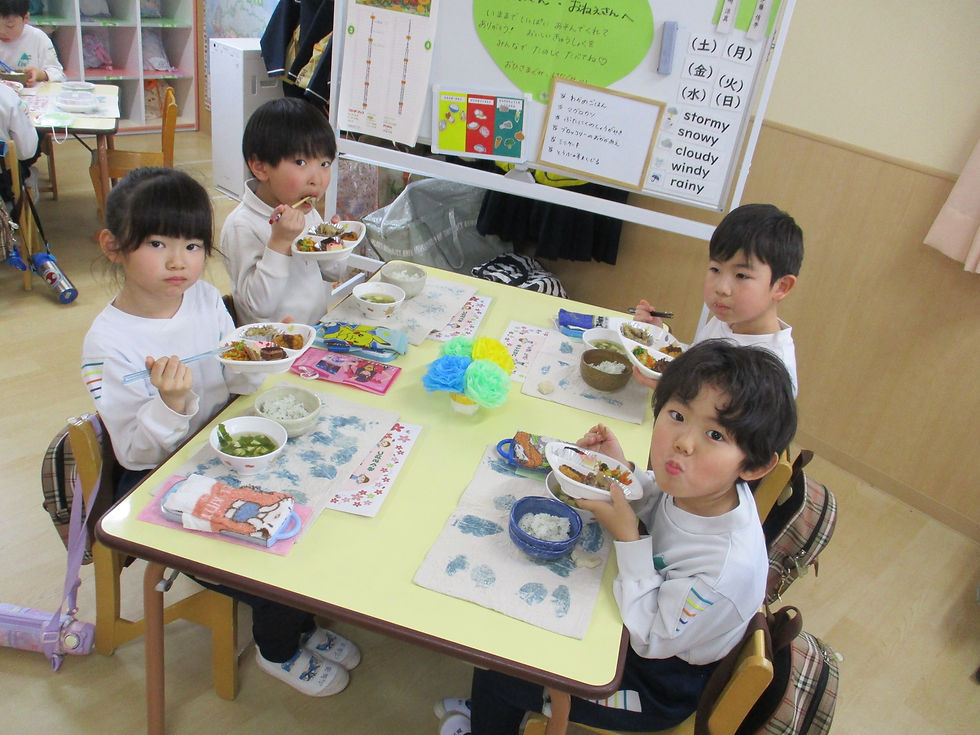 自分たちでご飯をよそったよ!!