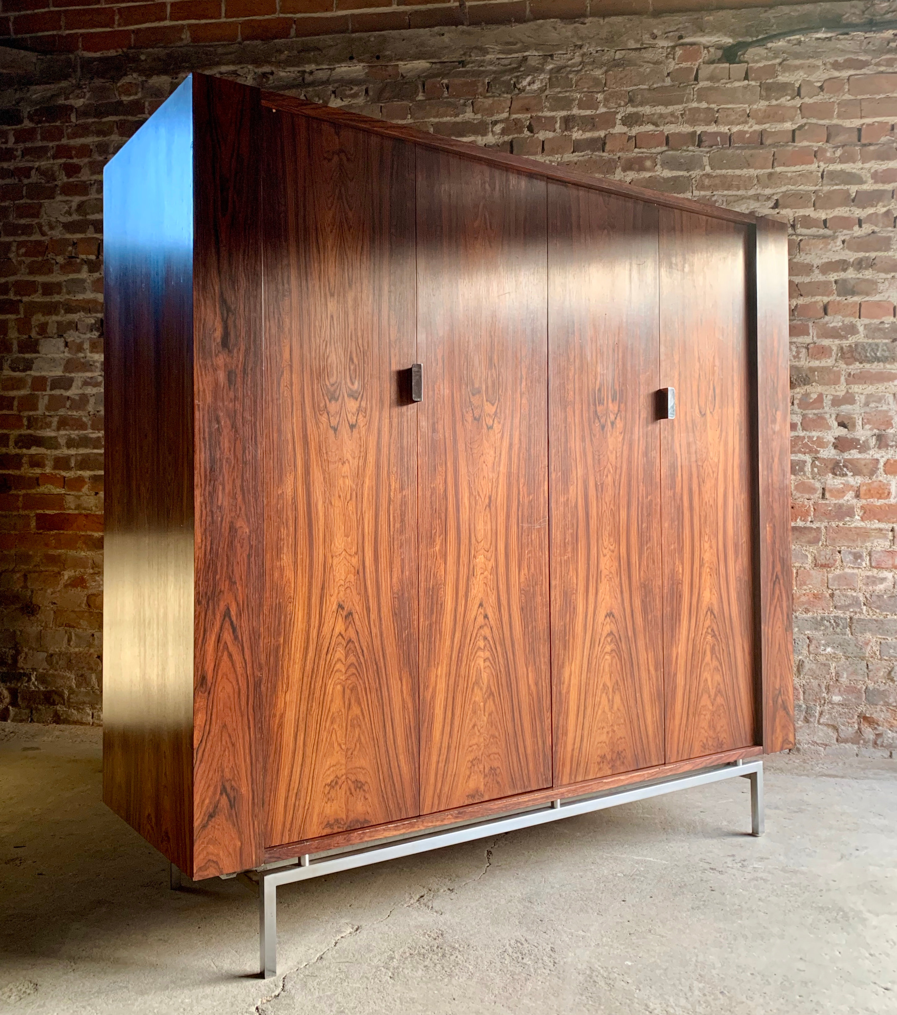 Armoire 1970 Bright Shadow Online