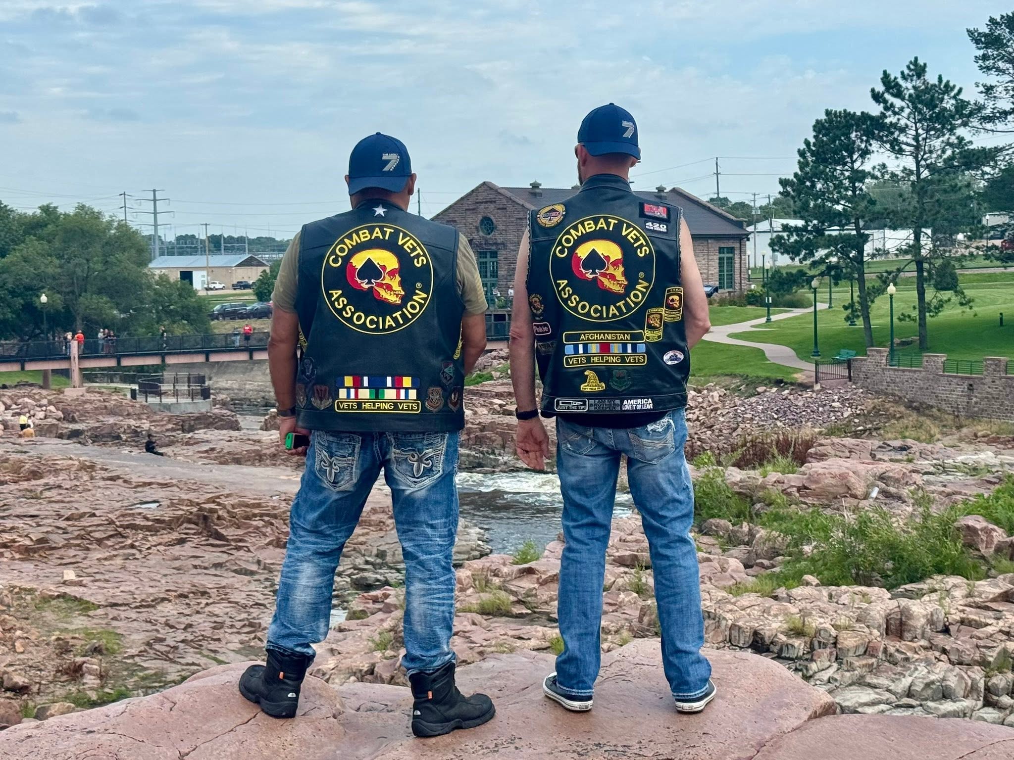 Members of Minnesota Chapter 48-7 together