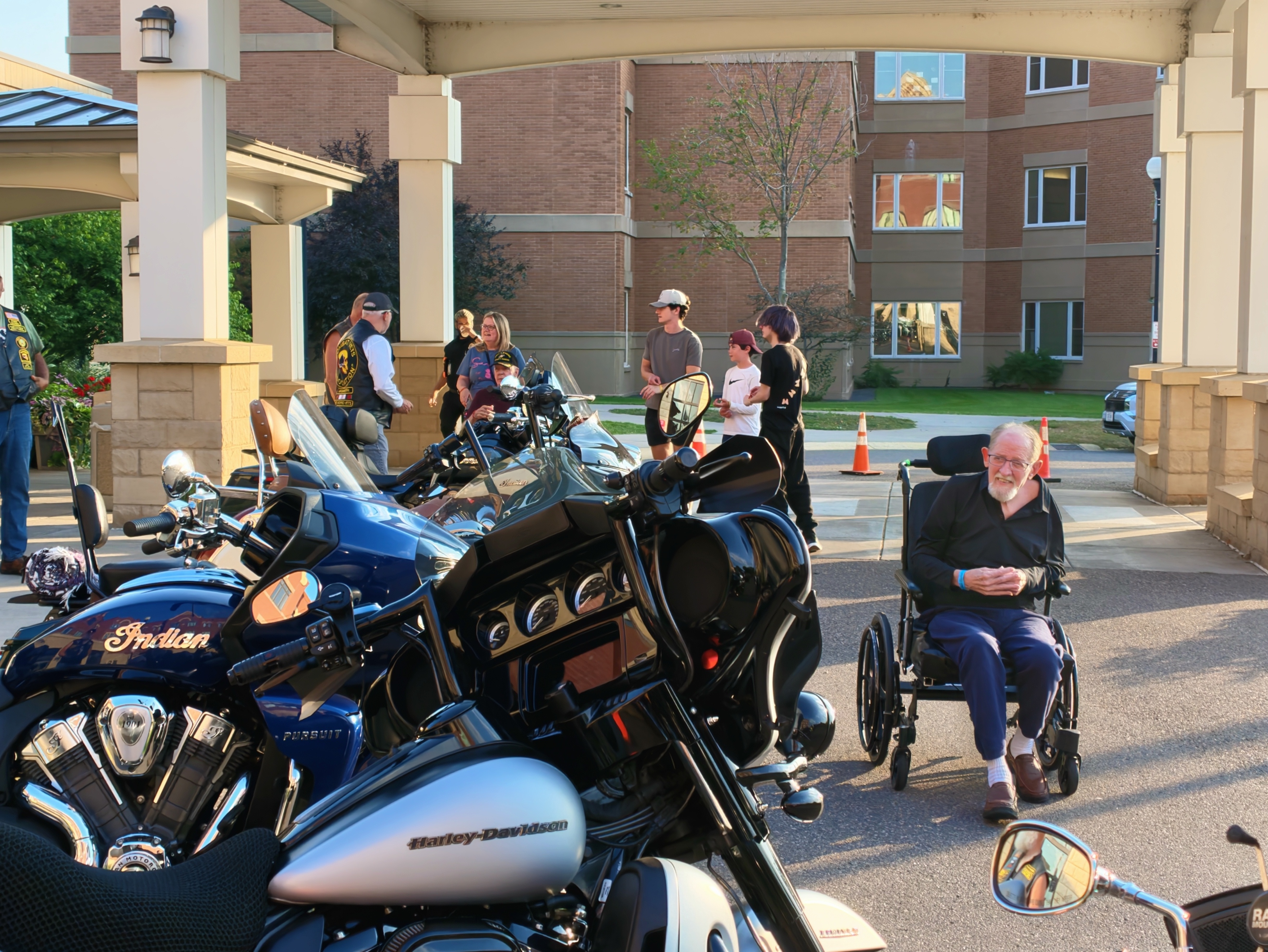 Chapter 48-7 visiting veterans at the Minneapolis Veterans Home