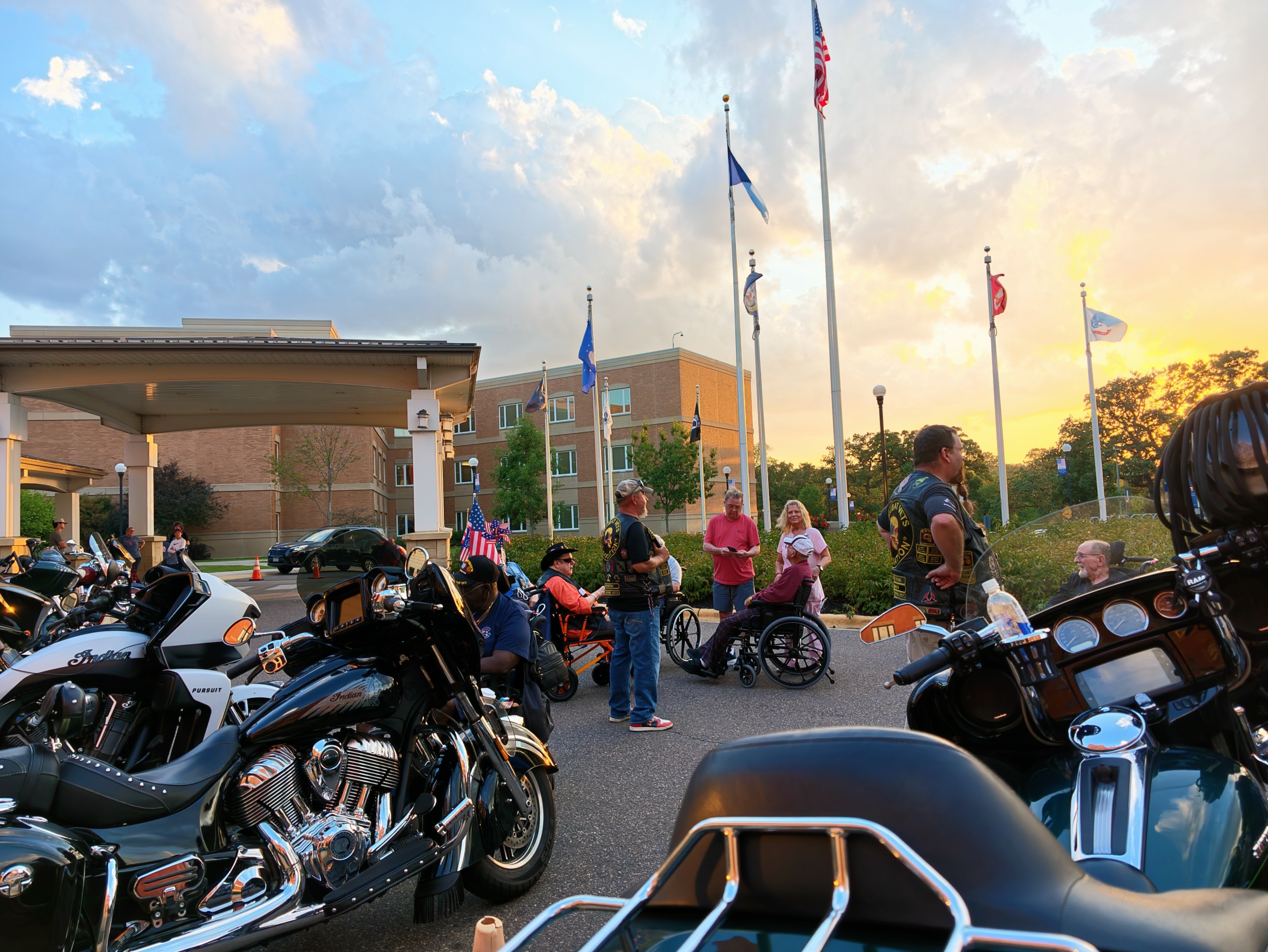 Chapter 48-7 visiting veterans at the Minneapolis Veterans Home