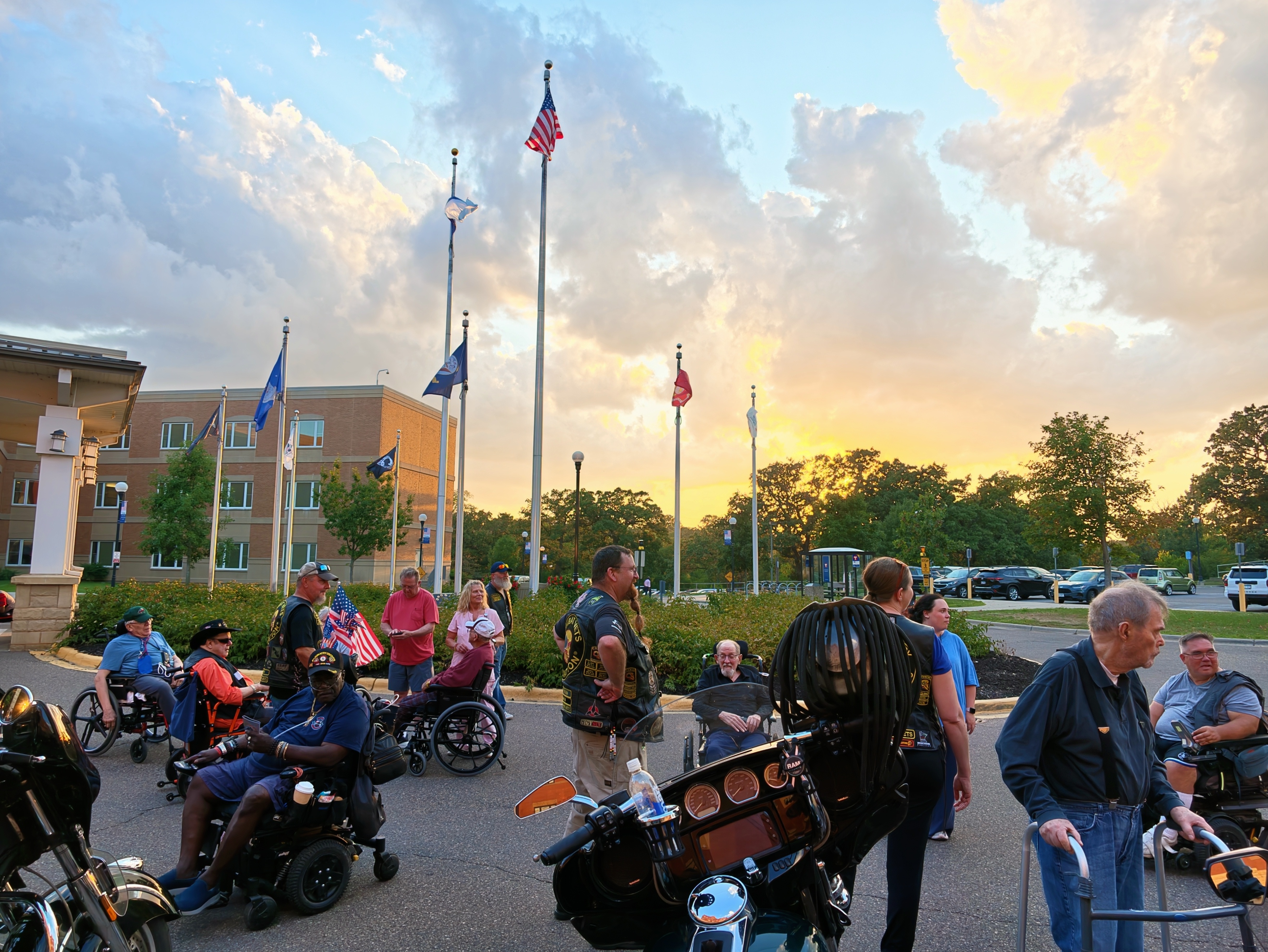 Chapter 48-7 visiting veterans at the Minneapolis Veterans Home