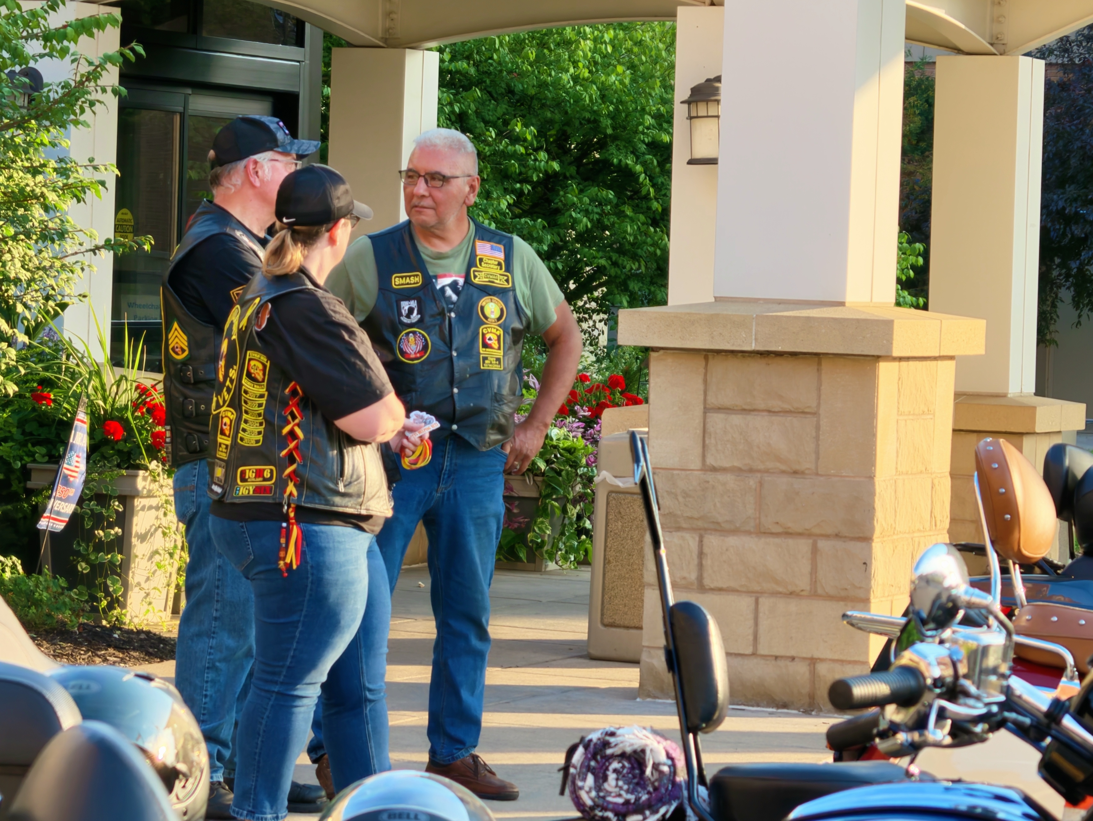 Chapter 48-7 visiting veterans at the Minneapolis Veterans Home