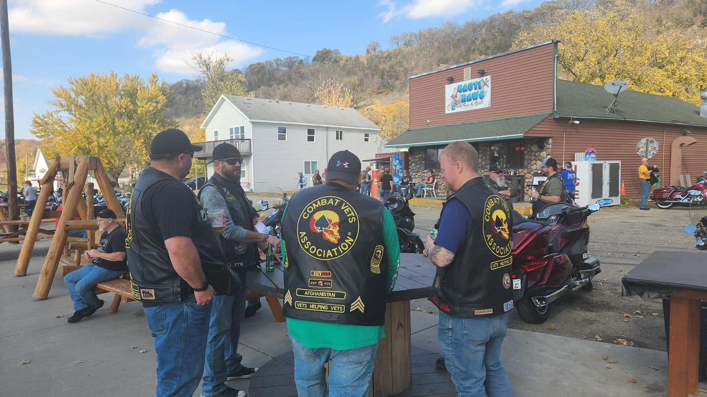 Members of Minnesota Chapter 48-7 together