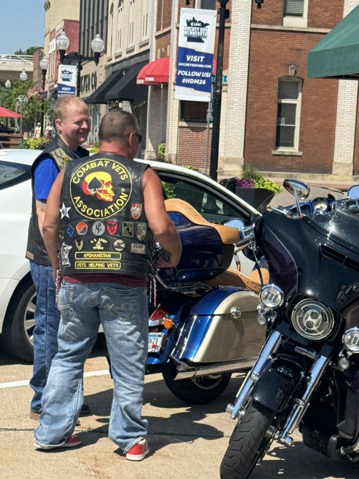 Members of Minnesota Chapter 48-7 together