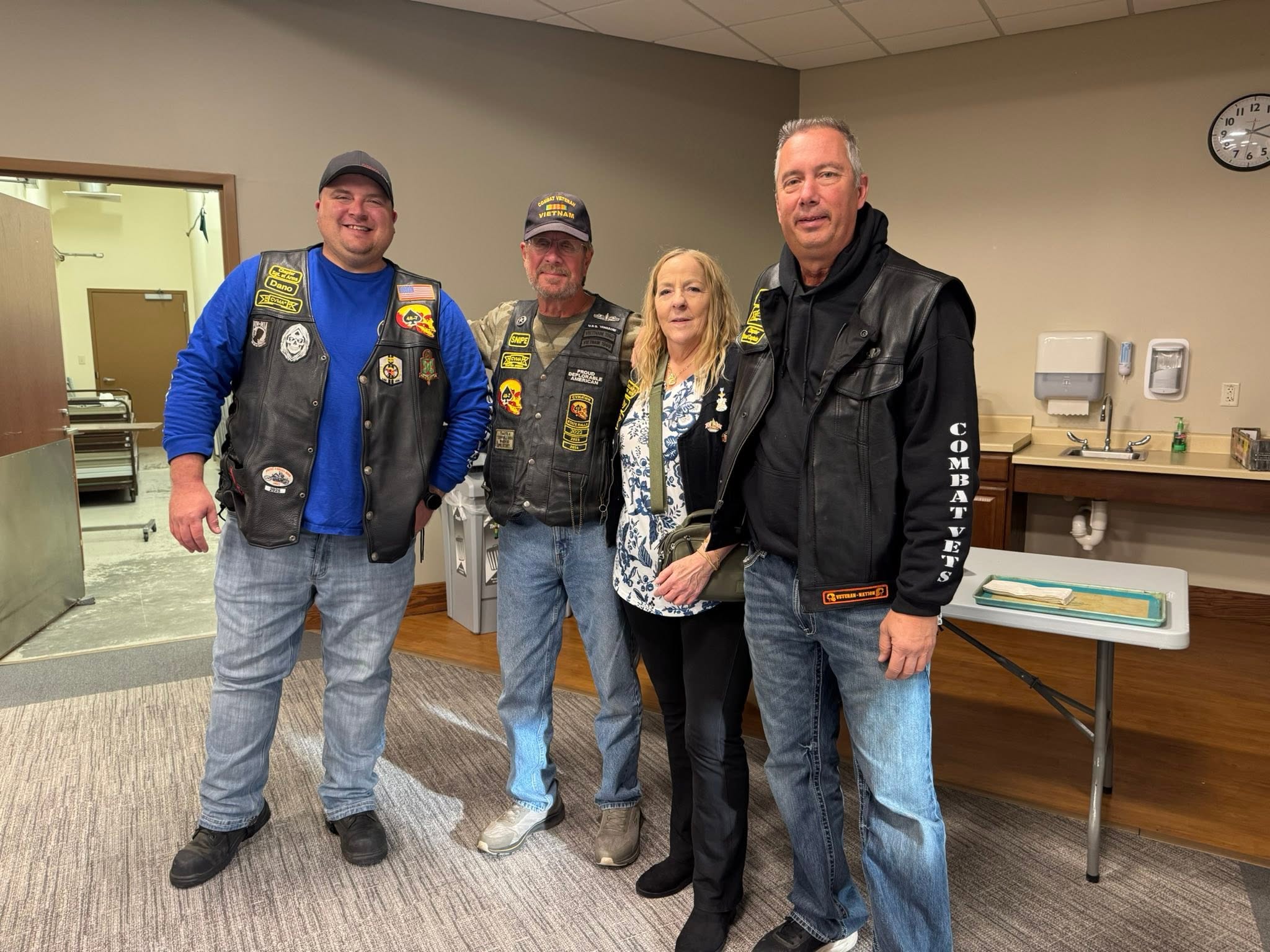 Members of Minnesota Chapter 48-7 together