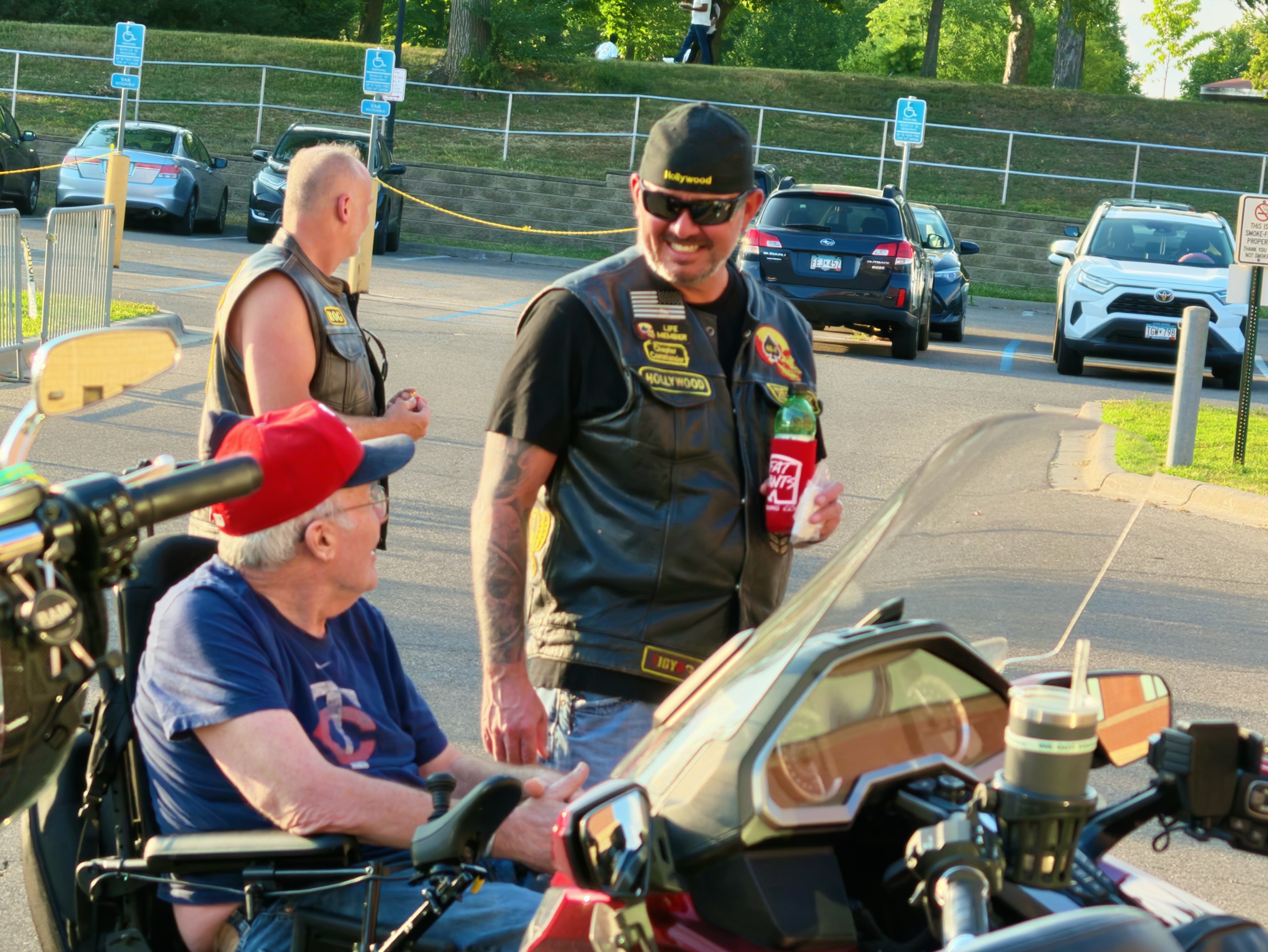 Chapter 48-7 visiting veterans at the Minneapolis Veterans Home