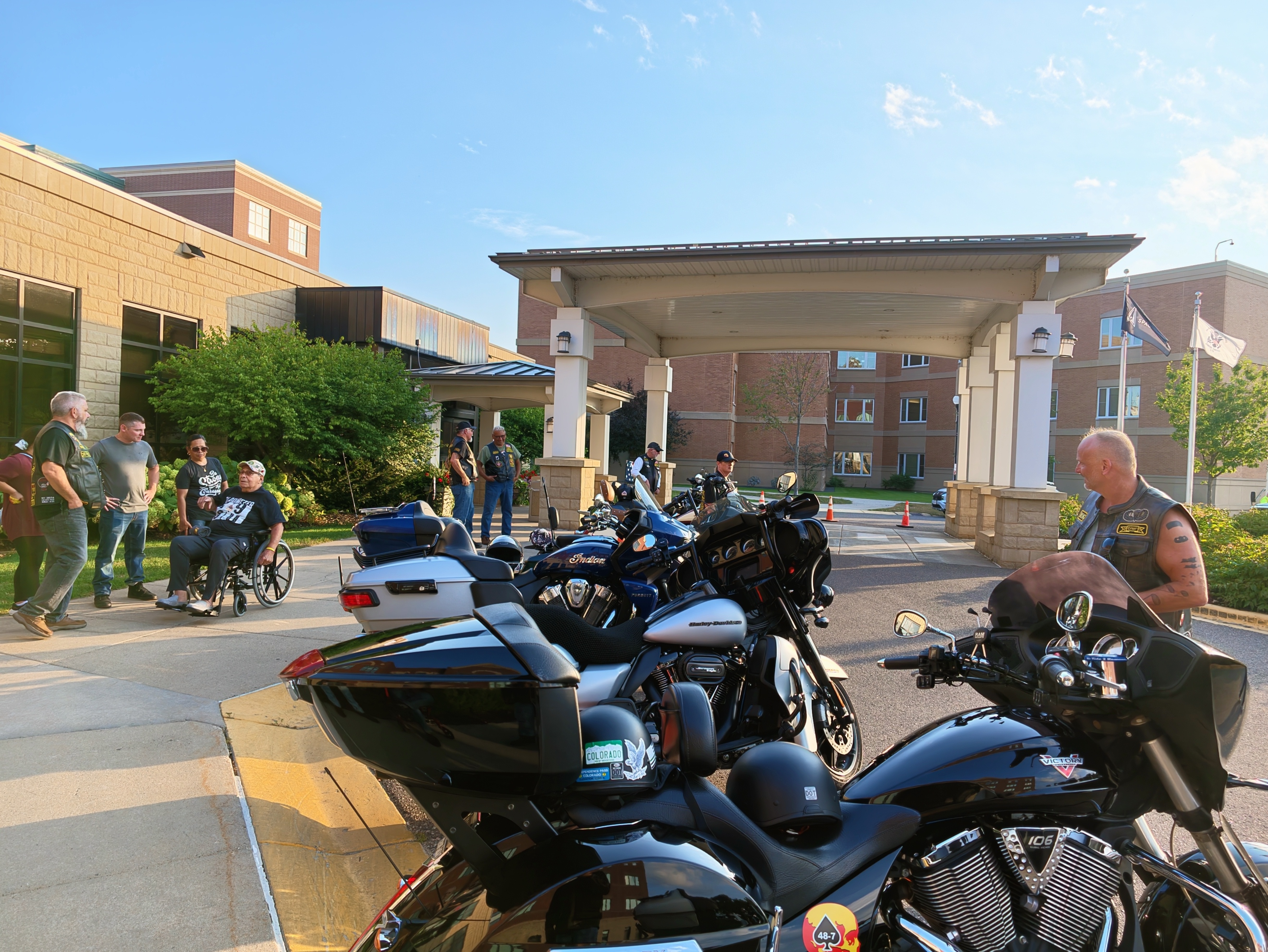Chapter 48-7 visiting veterans at the Minneapolis Veterans Home