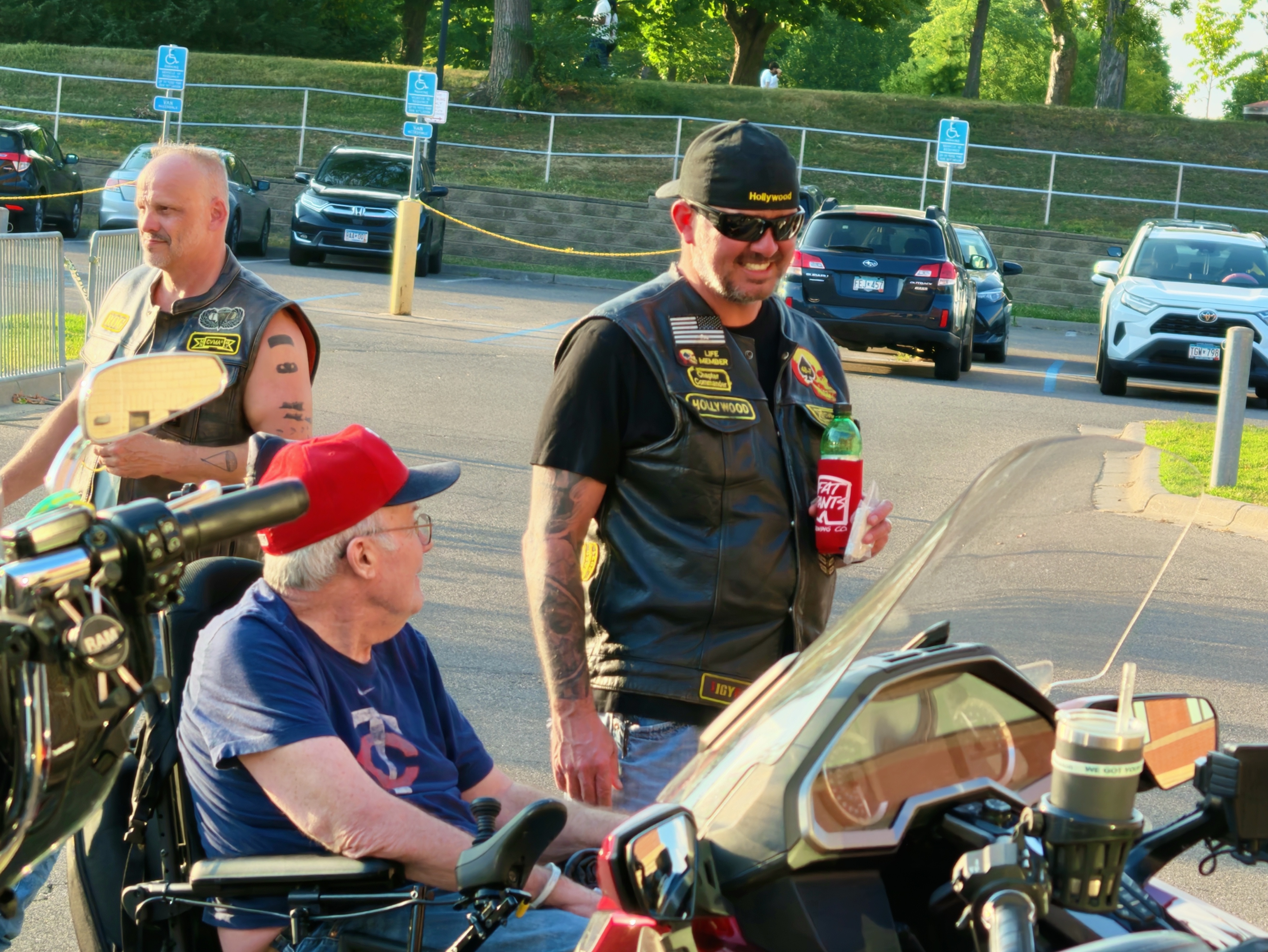 Chapter 48-7 visiting veterans at the Minneapolis Veterans Home