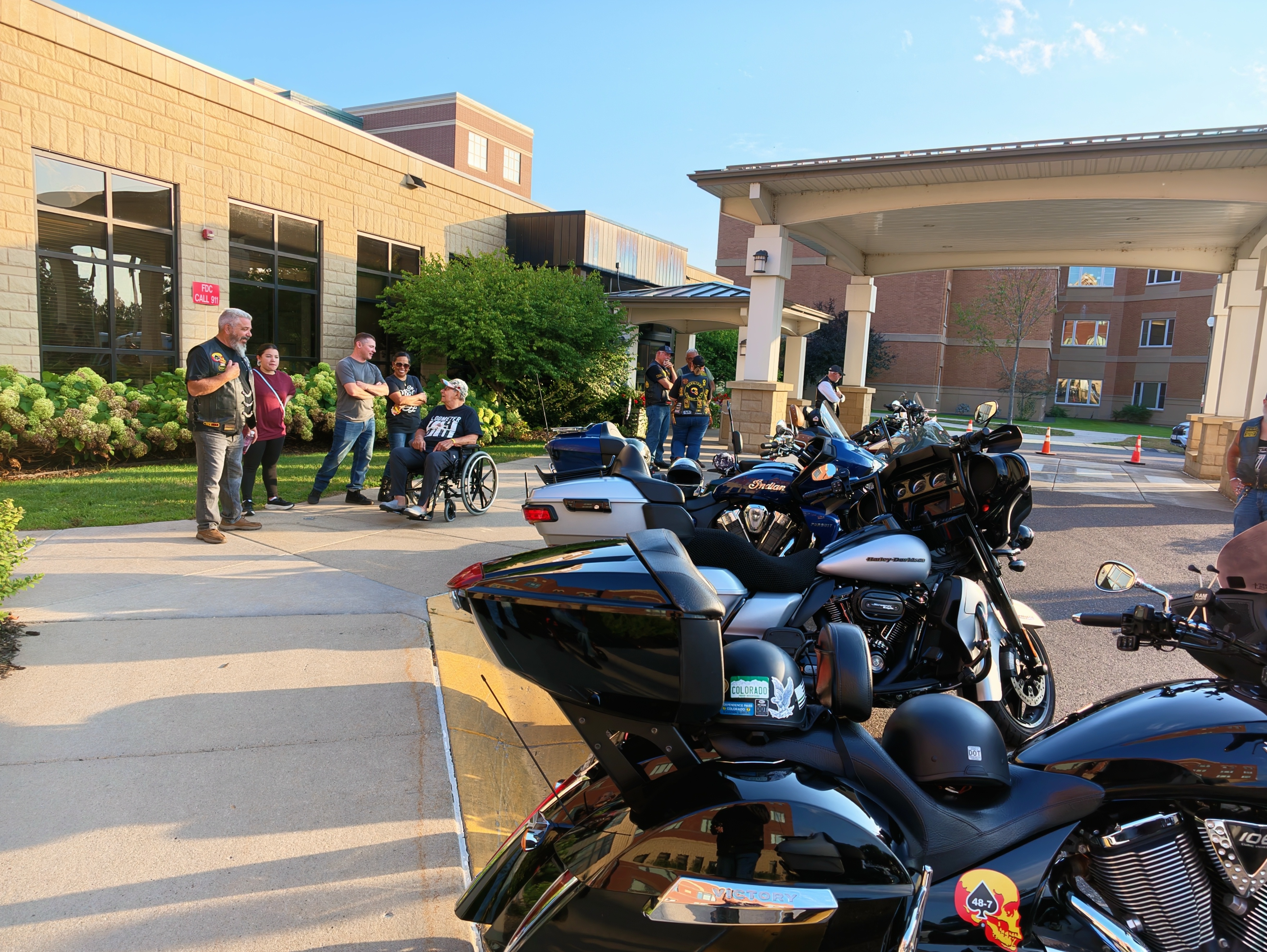 Chapter 48-7 visiting veterans at the Minneapolis Veterans Home