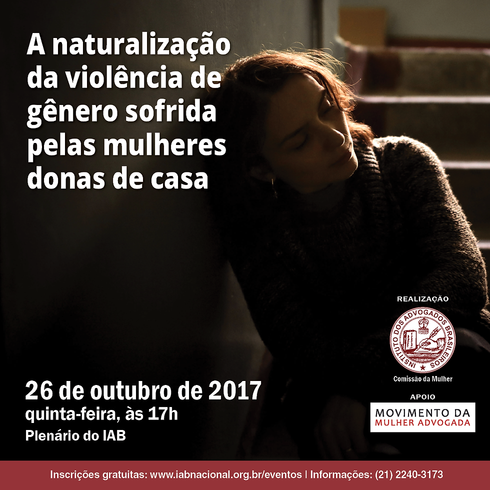 Como plano de fundo temos uma imagem de uma mulher na faixa de 30 anos, branca, com cabelos castanhos soltos na altura do ombro, usando um casaco cinza escuro e uma calça preta e sentada em uma escada com os olhos fechados, mostrando o semblante cansado, desolado e reflexivo. A escada é de madeira com um carpete cinza claro em cima e encontra-se desfocada, já que o foco da imagem é a mulher. Ela está encostada em uma parede também cinza.