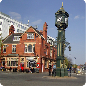 picture of clock tower in the middle of the jewellery quarter birmingham