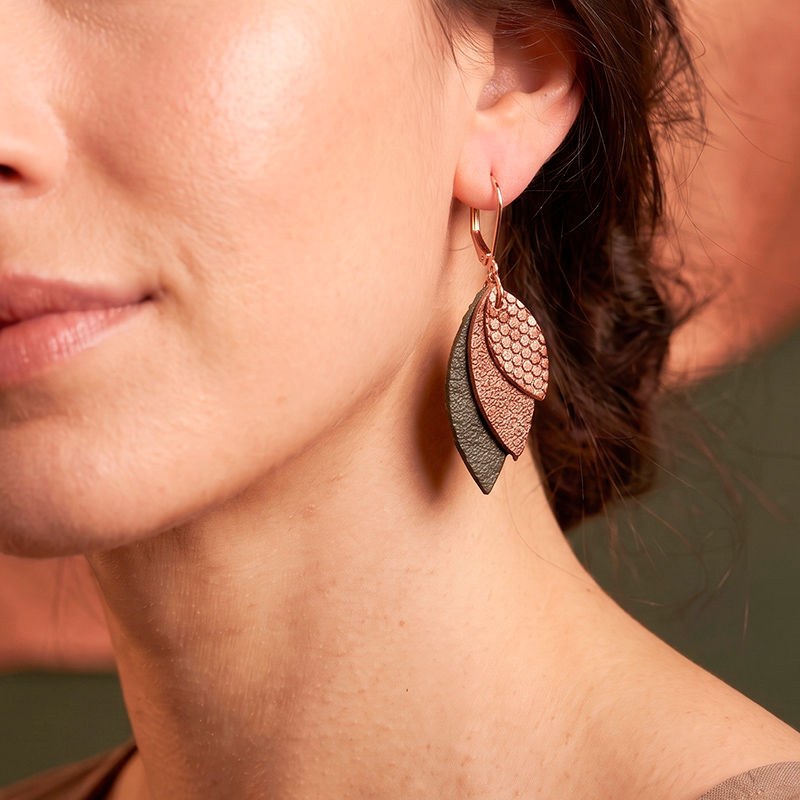 Boucles d’oreilles créateur MINI CÉLESTE Cuivre en cuir upcyclé kaki et cuivré, fabriquées à Paris