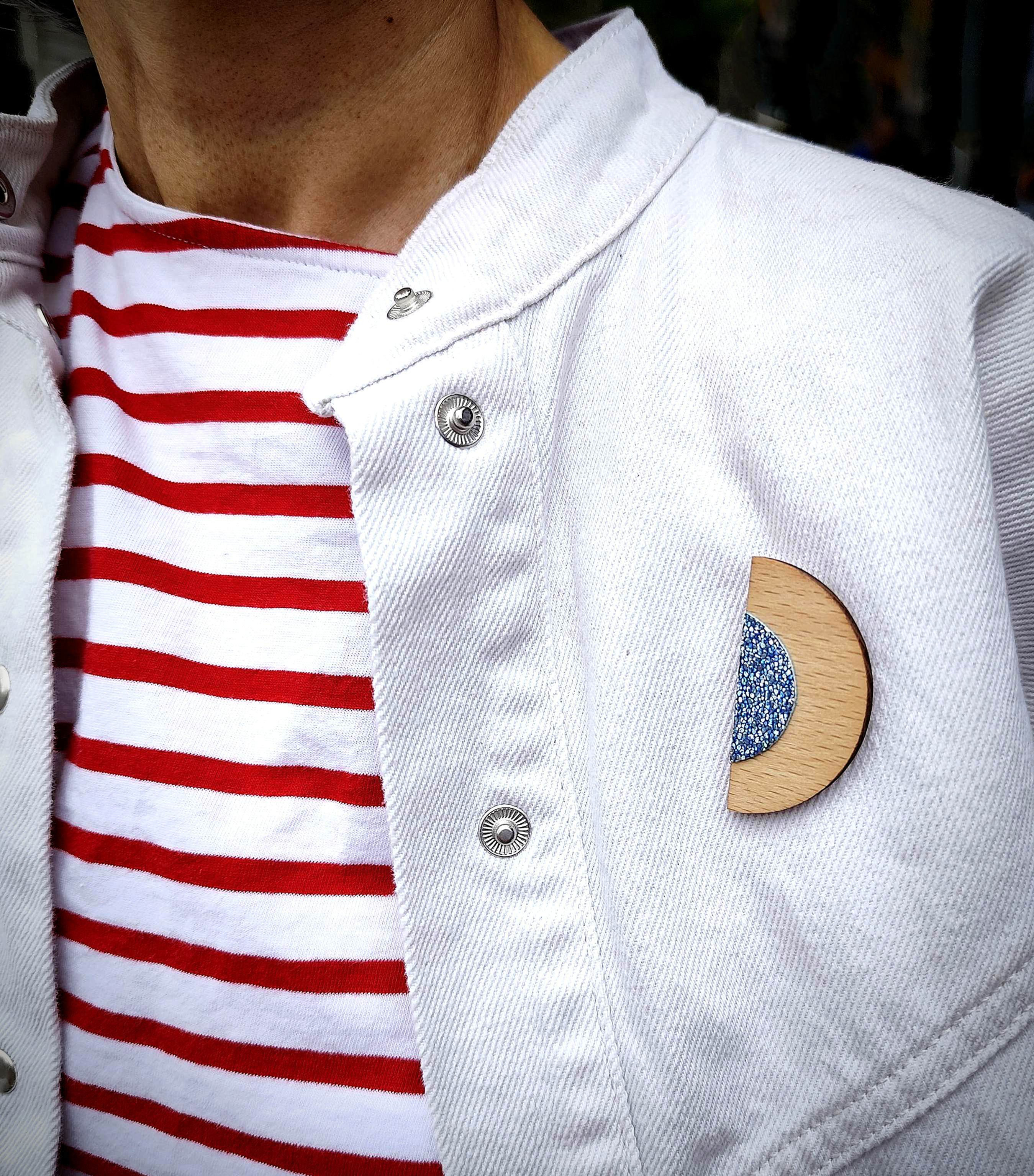 Broche en bois LUNE Sirène