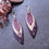 Miniature : Longues boucles d'oreilles bohème violet cassis avec pierre améthyste. Fermeture dormeuses  et chaînette dorées à l'or rose.