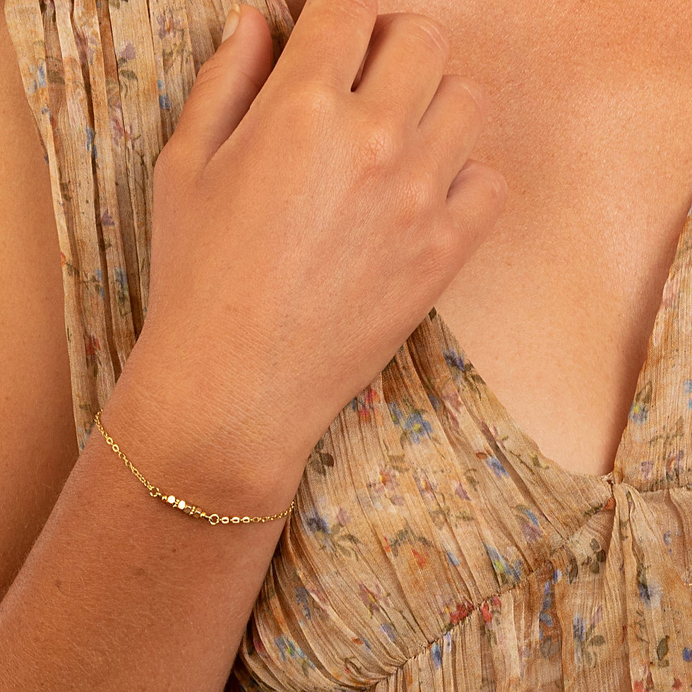 Miniature : Bracelet doré Mini Rêve avec mini cubes en acier inoxydable sur chaîne fine réglable