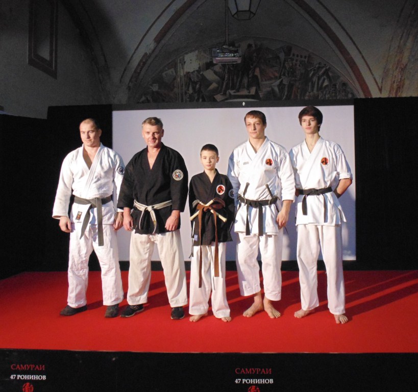 Ронин богдановича 78. Ghost of tsushima фигурка. Ronin фильм 1998. Ронин богдановича 78. 47 ронинов самурай в доспехах.