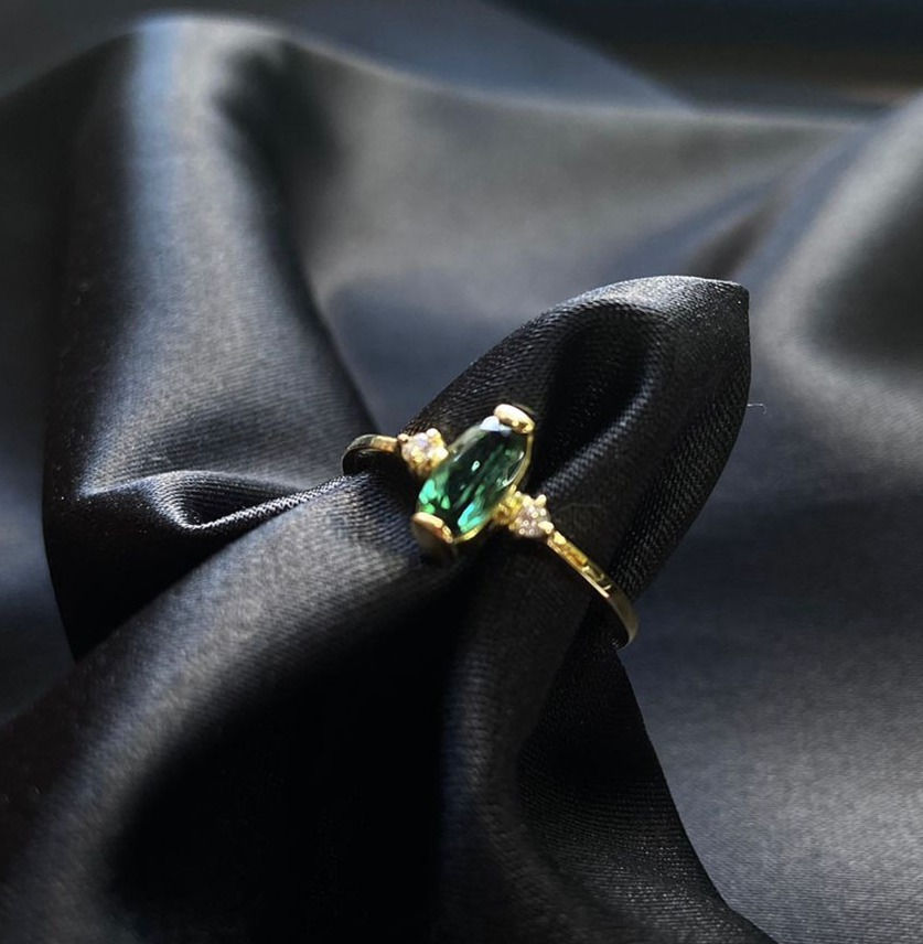 Anel em Ouro com Turmalina Verde