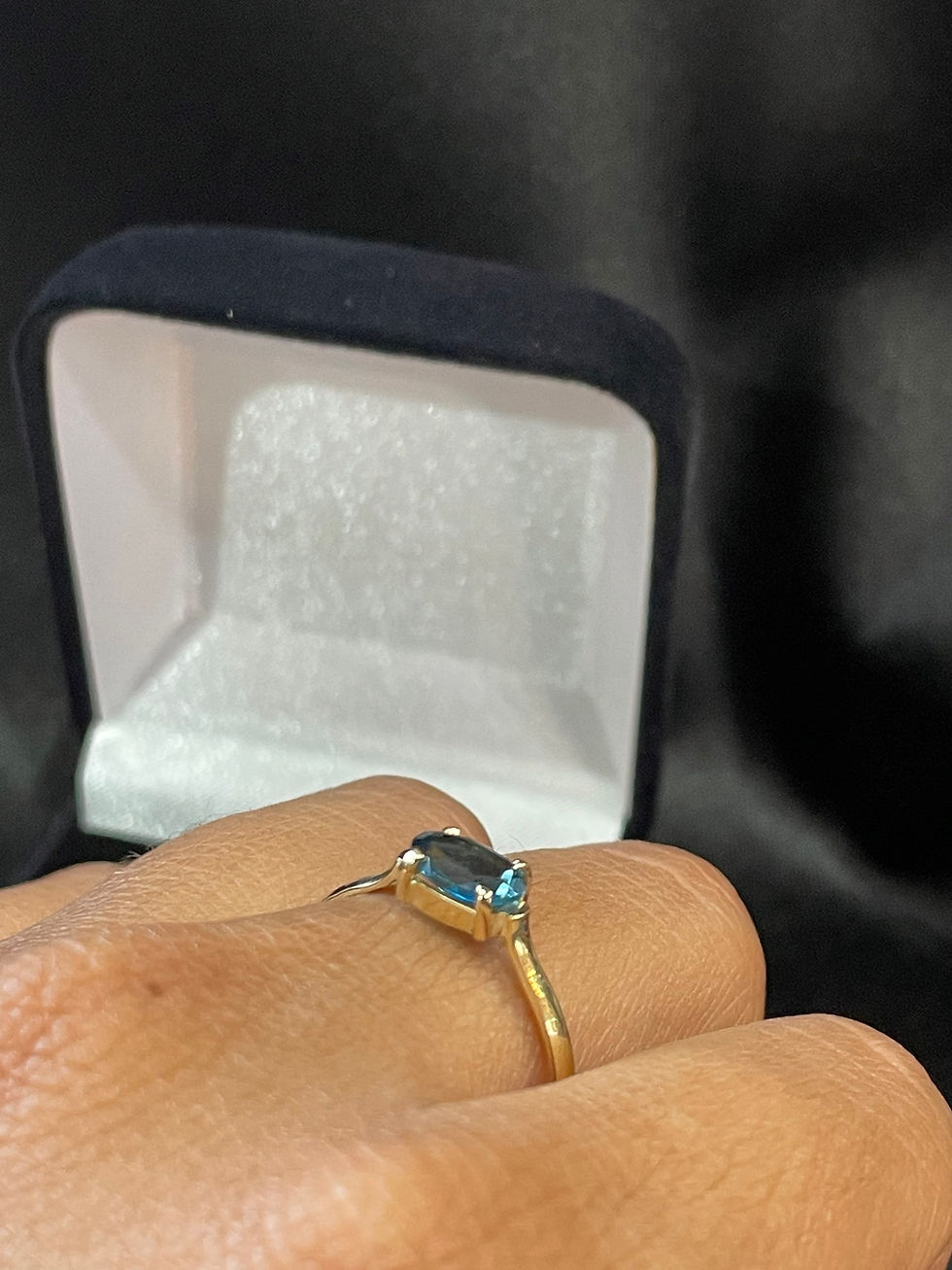 Miniatura: Anel em Ouro com Topazio Azul