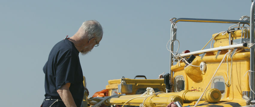 Sven Yrvind preparing his boat Exlex for his travel from Ireland to New Zeeland as seen in the documentary film Philosopher of the Sea