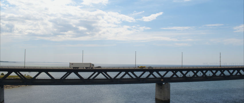 Yrvind and Exlex driving from Sweden to Denmark in the documentary Philosopher of the sea
