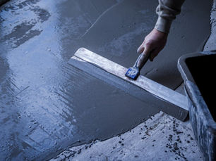 Chape et préparation de surface : La base d'un carrelage durable