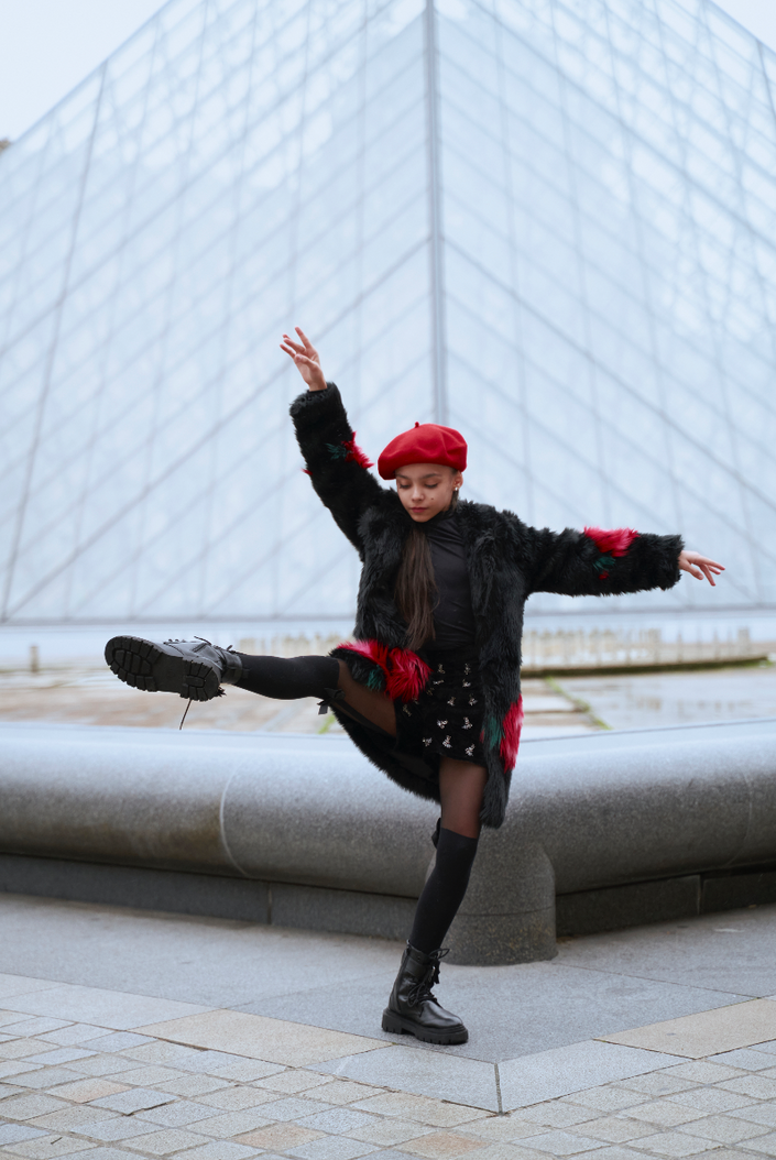 Expressive ballet pose by amazing Ilayda Huseinova captured in Paris by Martina Wallin Photography