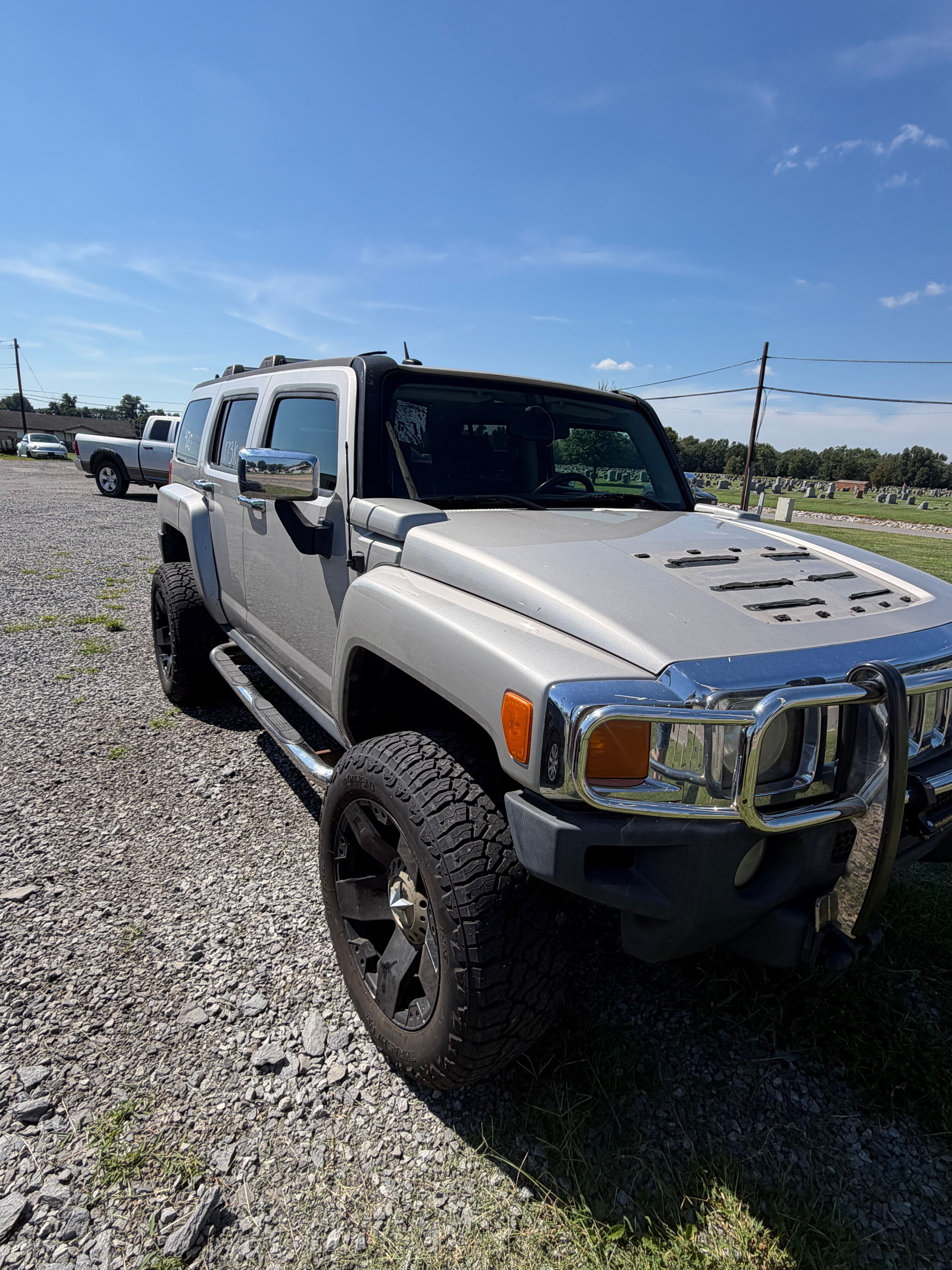 2006 Hummer H3 with 173,634 miles 