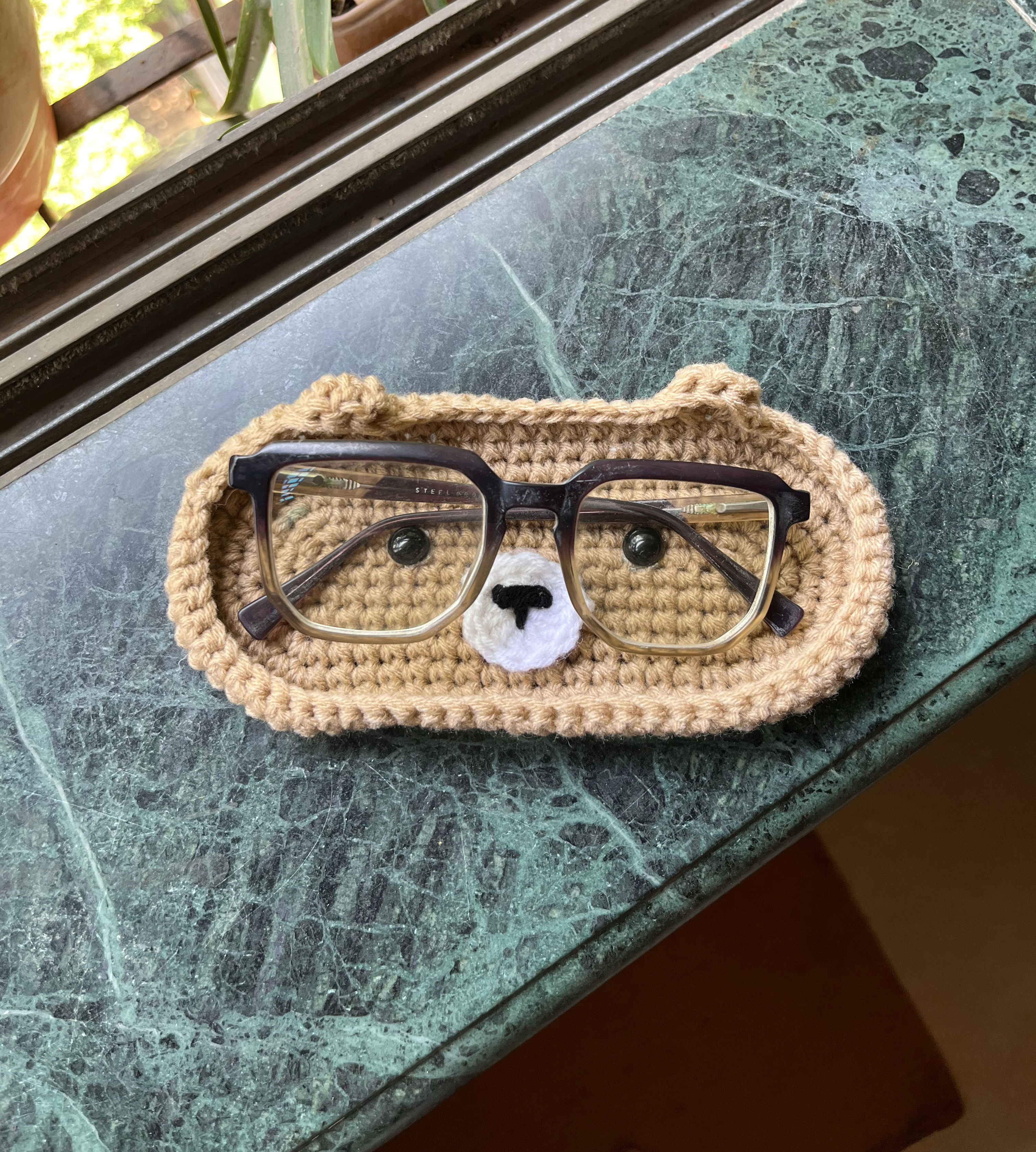 Bear glasses holder