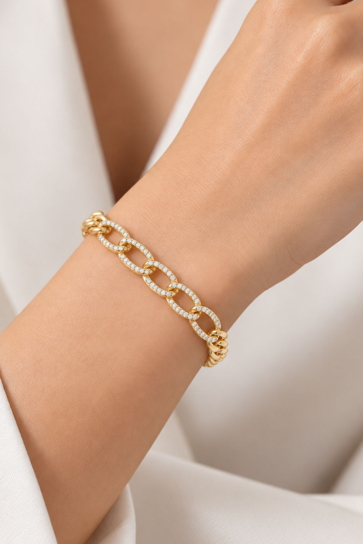 14K Altın Kaplama Kristal Taşlı Oval Halka Detaylı Zincir Bileklik