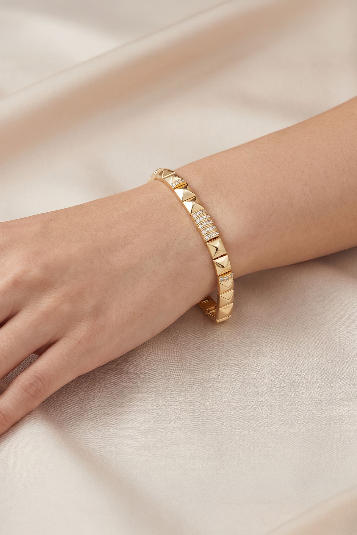 14K Altın Kaplama Kristal Taşlı Geometrik Piramit Baklalı Bileklik