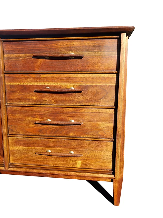 A Mid Century Modern Dresser Credenza Sideboard By Davis Cabinet Company Bagatelle