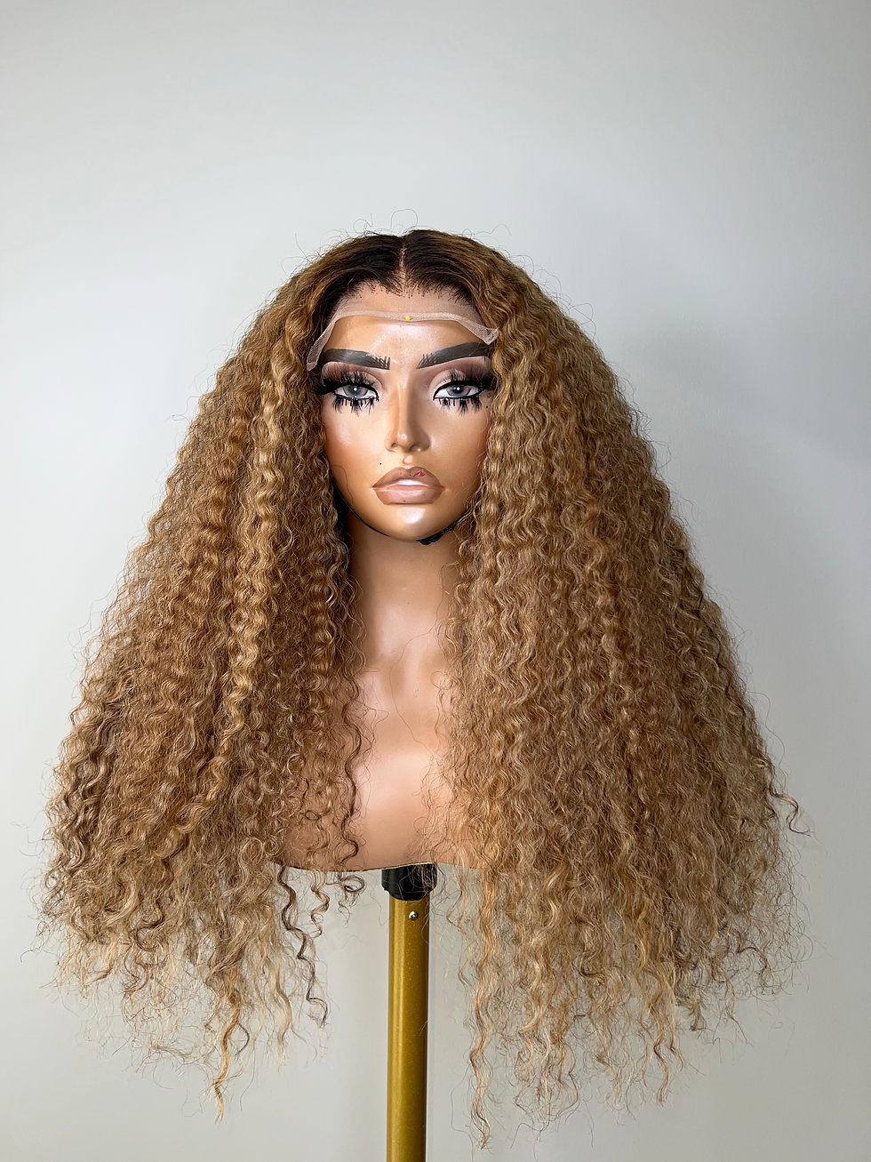 Thumbnail:     The Golden Sahara 6*6 kinky curly 26”
