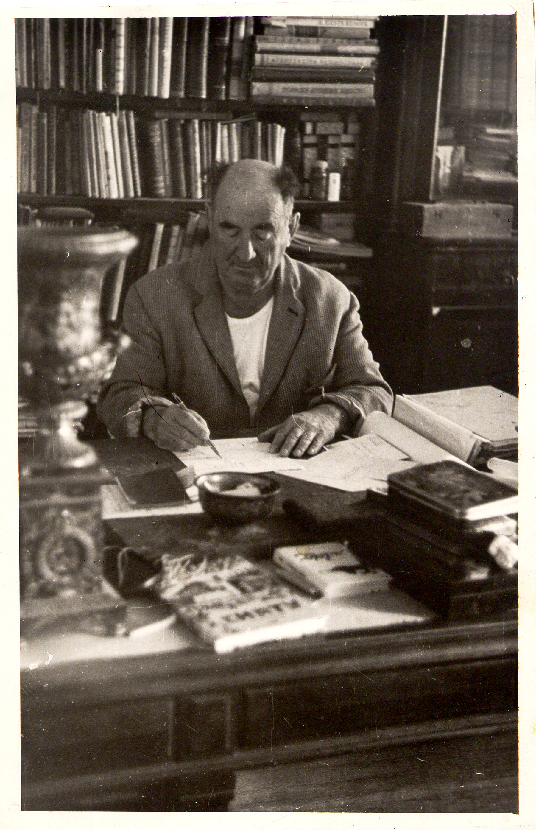 Lazar in his Leningrad apartment 1980s