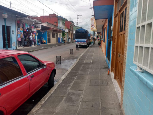 Apartar lugares en vía pública es una falta.