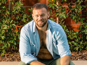 Mike Maimone Faces the Universe Head-On With “Waiting in the Light”