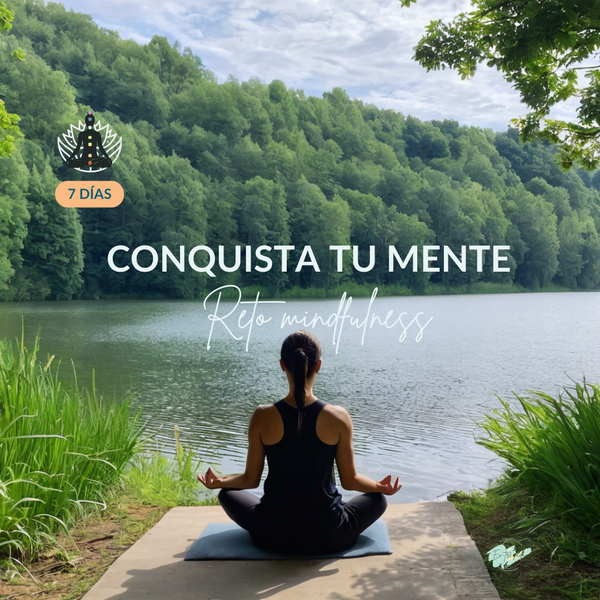 Una mujer mirando hacia un lago en la postura de loto, meditando.