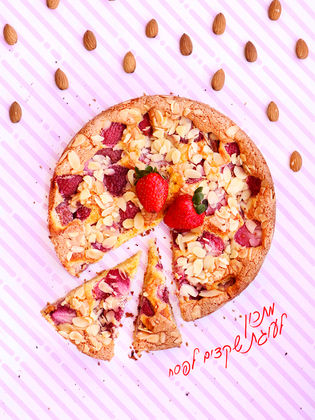 עוגת שקדים ותותים אוורירית ללא גלוטן