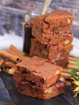 קברישקה - עוגת ״דבש״ טבעונית עם ריבת שזיפים