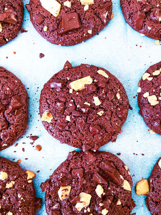 עוגיות טריפל שוקולד מושחתות ובריאות בו זמנית מקמח עדשים ושקדים ללא גלוטן