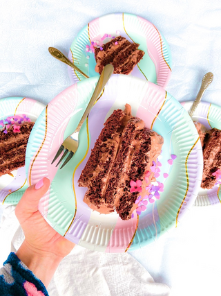 עוגת קטו שוקולד ללא גלוטן לפסח עם קמח שקדים וקרם קוקוס ומסקרפונה