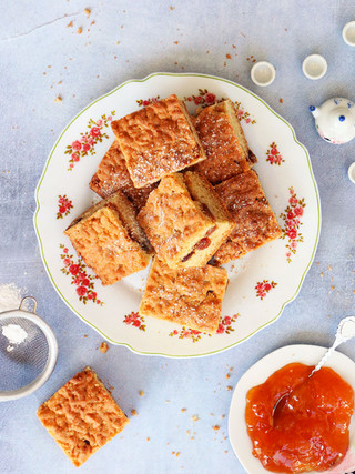 עוגת פירורים וריבה הונגרית