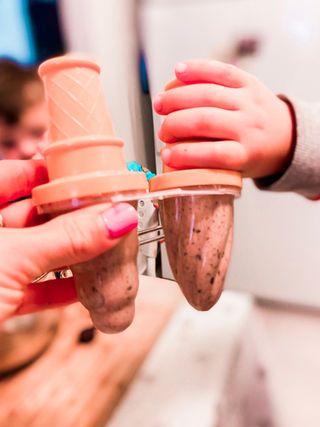 גלידה קרם קוקוס קקאו טבעונית עם תוספות מעניינות