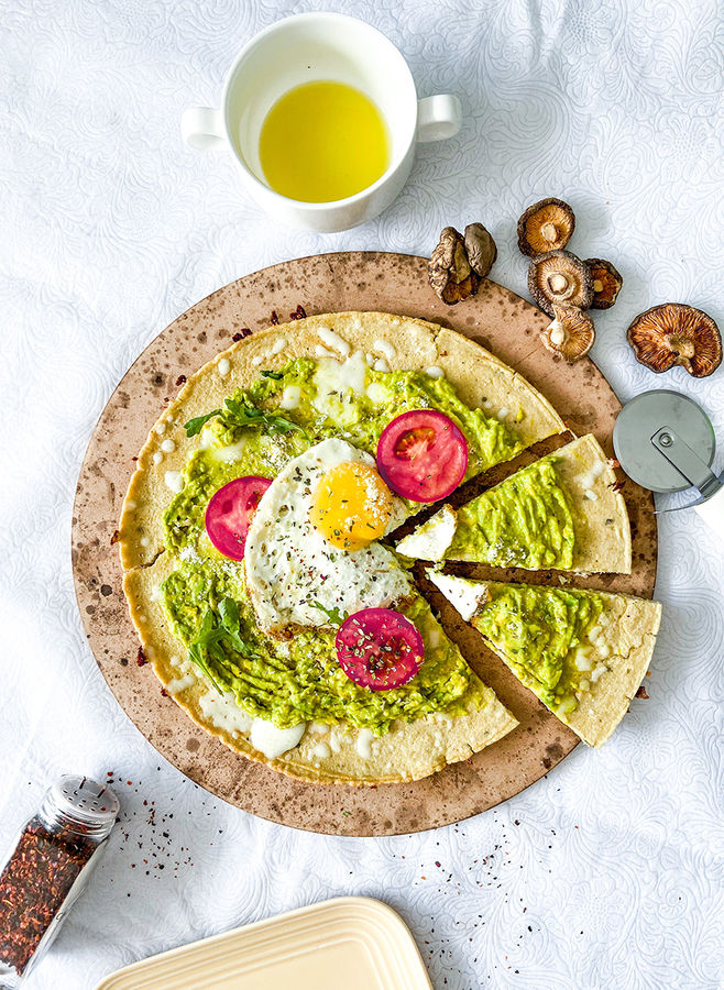 פיצה אבוקדו עם פנקייק מלוח גרמני ענק 