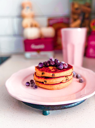 פנקייק / לביבות ריקוטה עם צימוקים שחורים מקמח כוסמין מלא