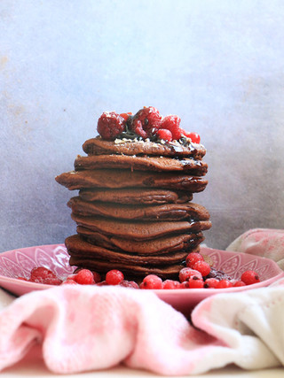 פנקייק שוקולד בננה ויוגורט מקמח כוסמין מלא