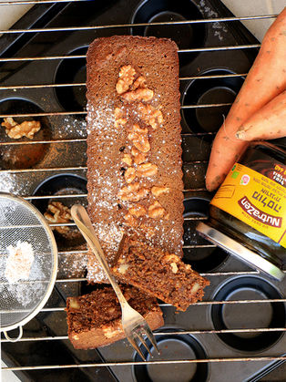 עוגת בטטה ומולסה מקמח שיבולת שועל ללא גלוטן