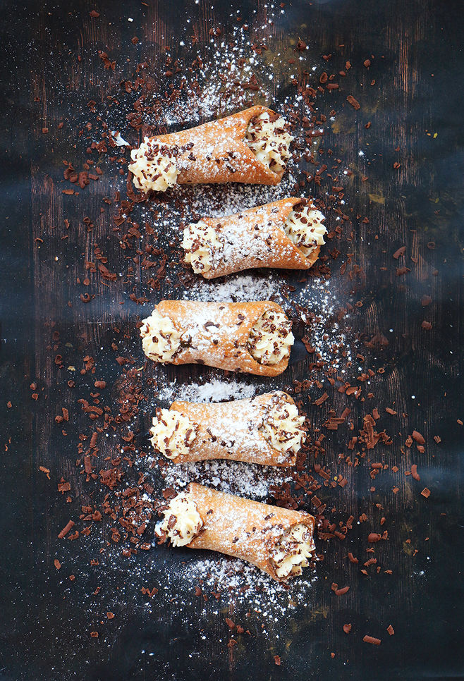 קנולי איטלקי אפוי מקמח כוסמין עם קרם מסקרפונה