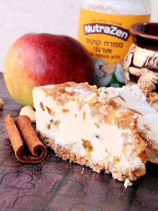 עוגת גבינה טבעונית עם תפוחים מקורמלים