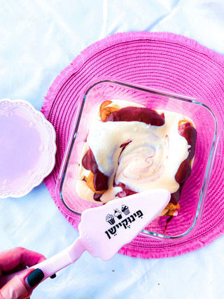 עוגת Zuppa Inglese איטלקית עם ליקר ועוגיות ביצים Ladyfingers